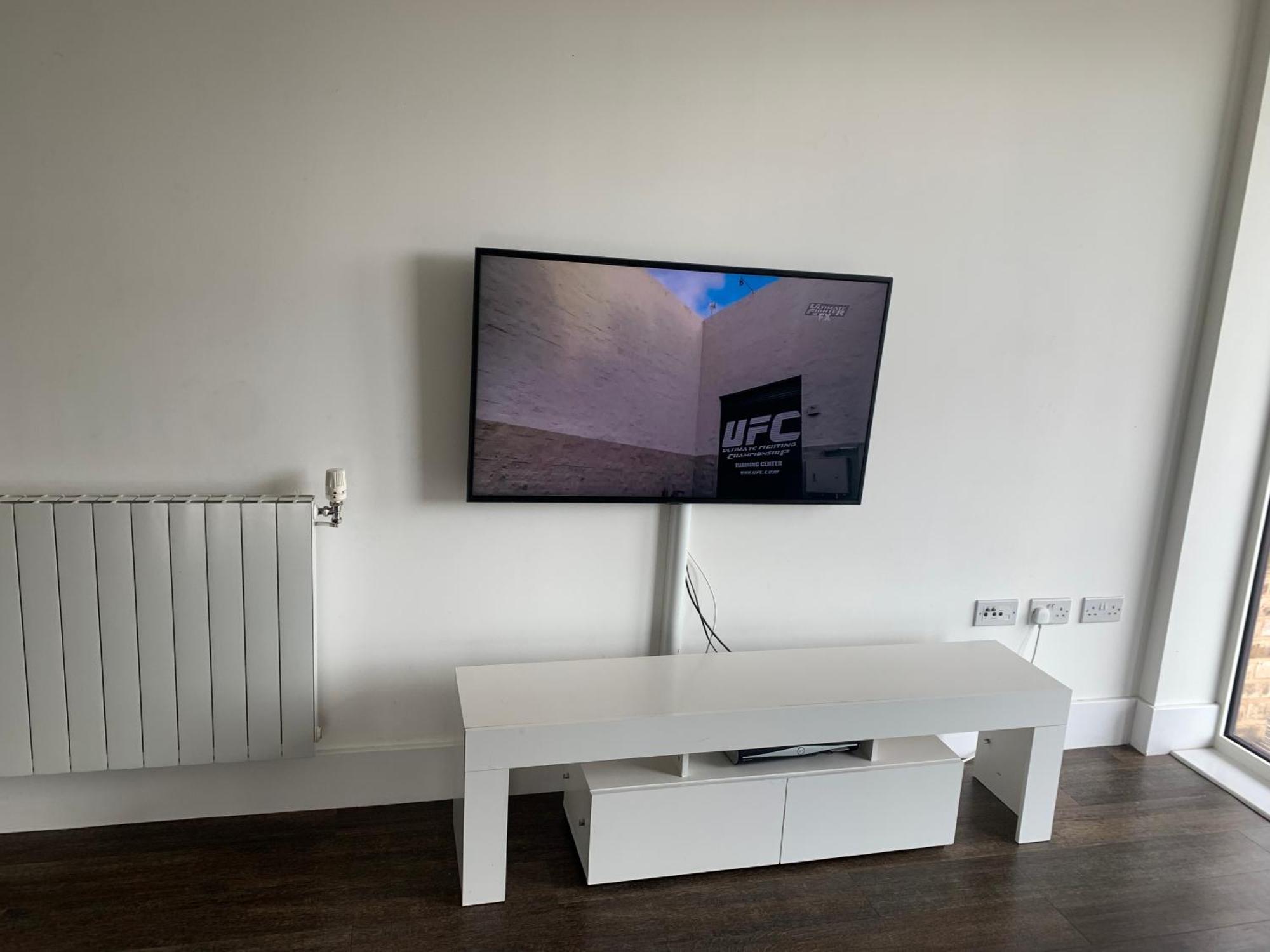 2 Bedroom 2 Bath 1 Ensuite In Roya Asenal Beautiful Views & Parking London Ngoại thất bức ảnh