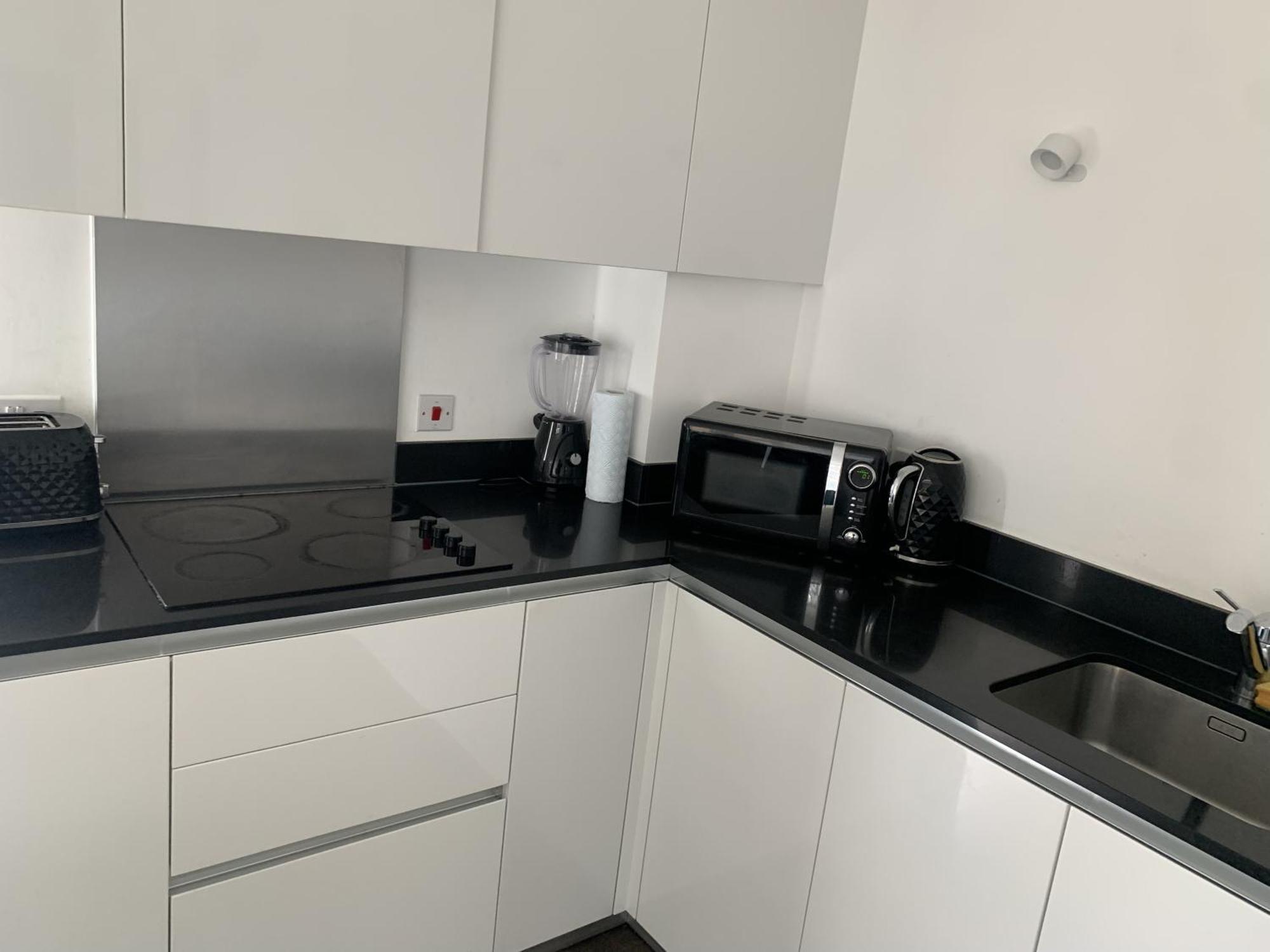 2 Bedroom 2 Bath 1 Ensuite In Roya Asenal Beautiful Views & Parking London Ngoại thất bức ảnh