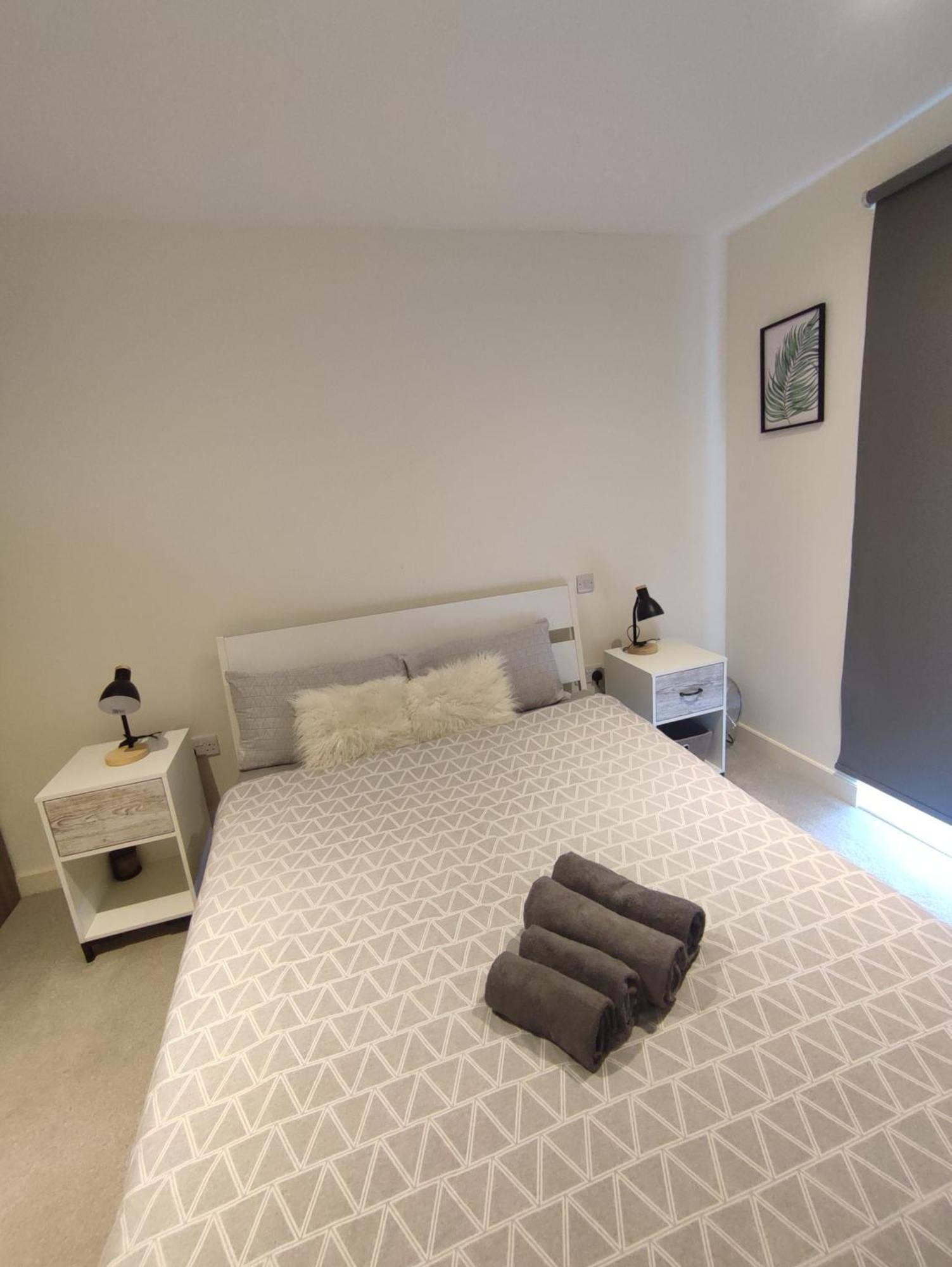 2 Bedroom 2 Bath 1 Ensuite In Roya Asenal Beautiful Views & Parking London Ngoại thất bức ảnh