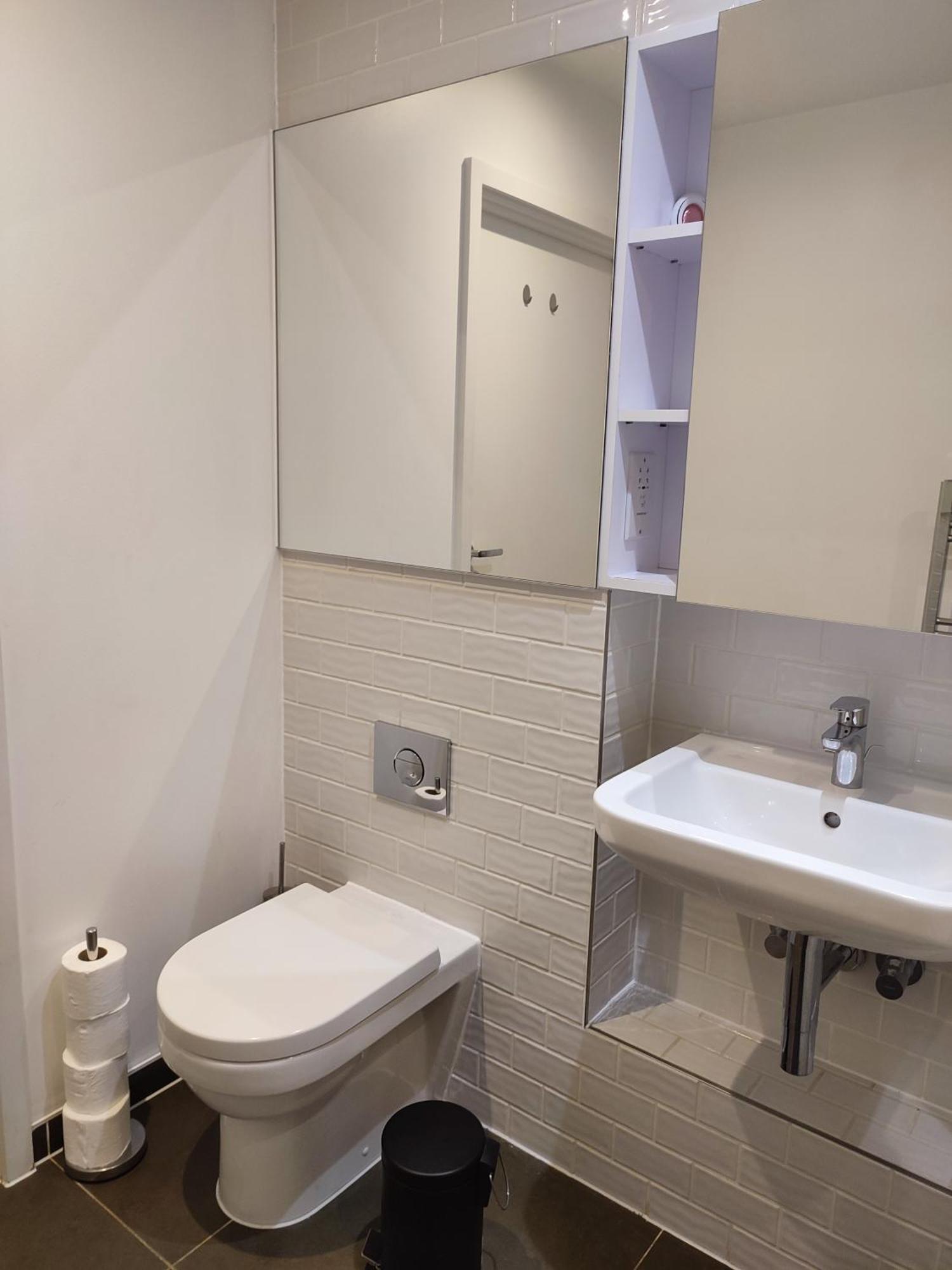 2 Bedroom 2 Bath 1 Ensuite In Roya Asenal Beautiful Views & Parking London Ngoại thất bức ảnh